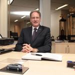 the-pros-and-cons-of-working-directly-for-the-ceo