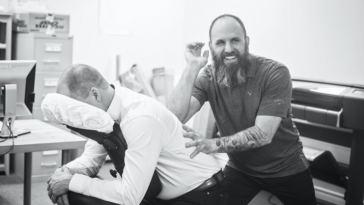 how-to-ease-back-pain-in-the-office