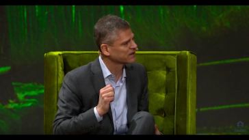 10-tips-to-start-selling-to-big-companies-as-a-tiny-startup