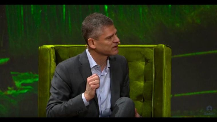 10-tips-to-start-selling-to-big-companies-as-a-tiny-startup